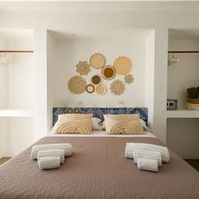 4 bedroom villa with infinity pool, Alcamo, sleeps 6-8